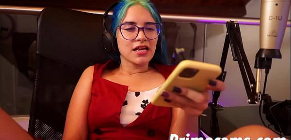 trendsyoung man seduces foreigners to share a masturbation with her